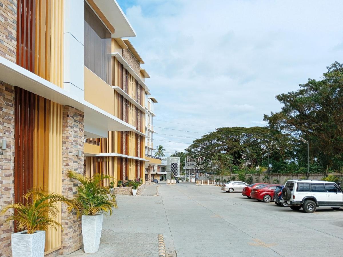 Sans Hotel At The Luxebridge Suites Davao Stadt Exterior foto